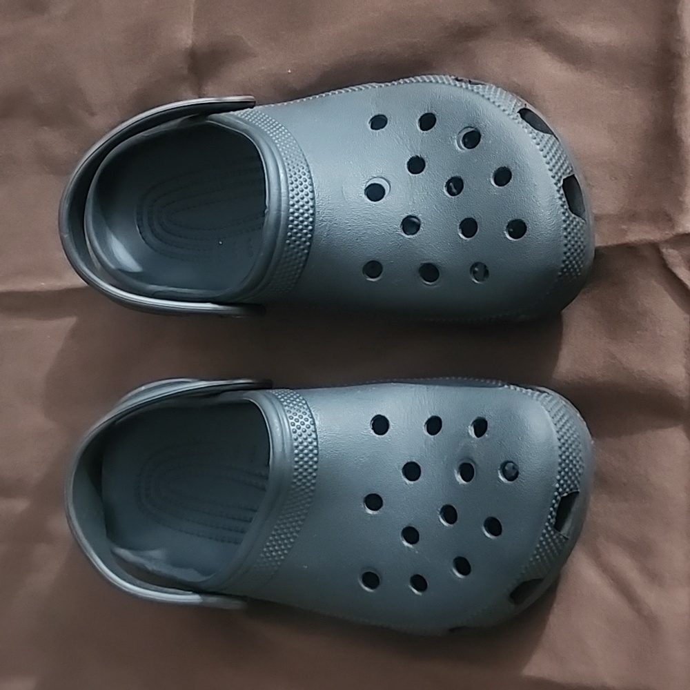 Black crocs